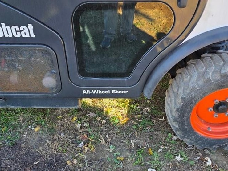 2010-bobcat-toolcat-5600-image-10