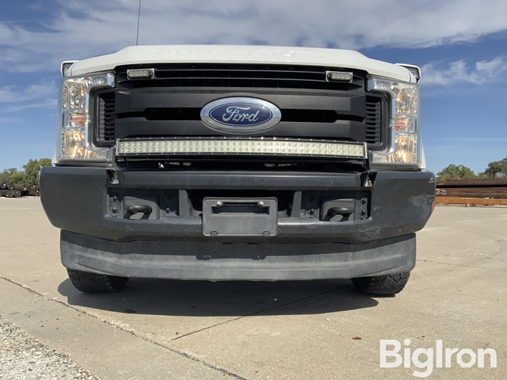 2017-ford-f350-xl-super-duty-4x4-crew-cab-&-chassis-image-9
