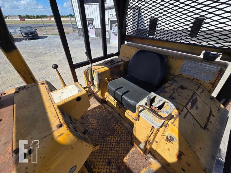caterpillar-d6d-image-15