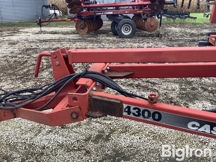 case-ih-4300-field-cultivator-image-17