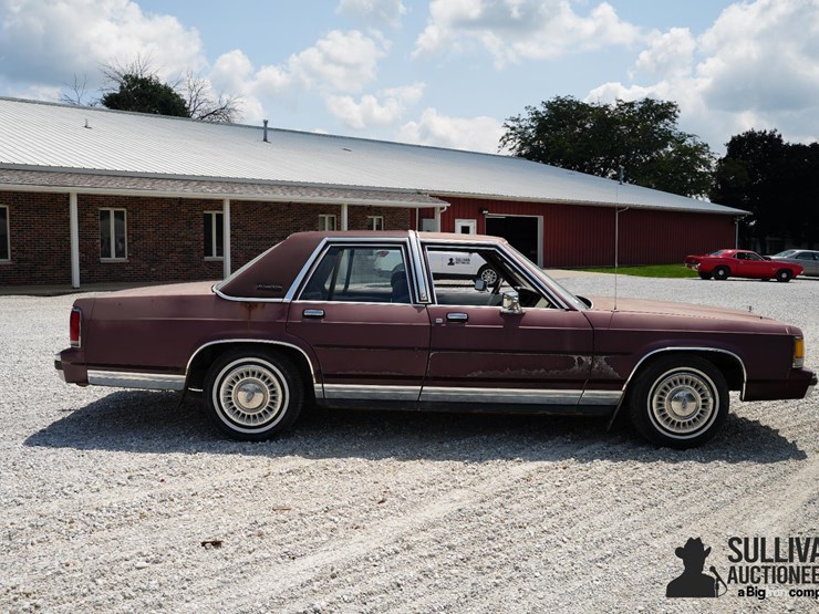 run-#179---1991-ford-crown-victoria-lx-sedan-image-4