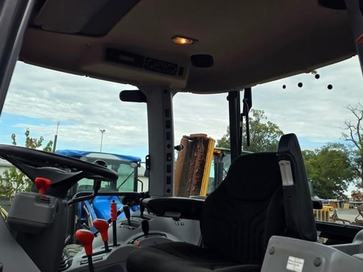 2017-kubota-m5-091d-image-56