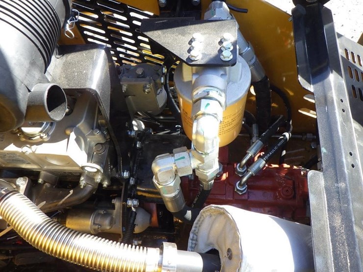 2026-cfg-kjt27-skid-steer-loader-image-10