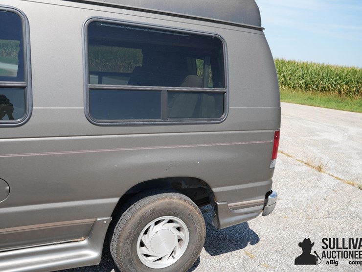 run-#23---2003-ford-e150-conversion-van-image-19