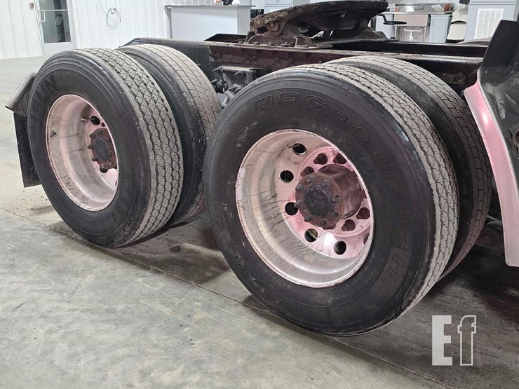 2019-peterbilt-579-image-24