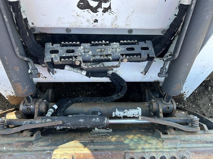 2023-bobcat-t650-skid-steer-loader-image-16