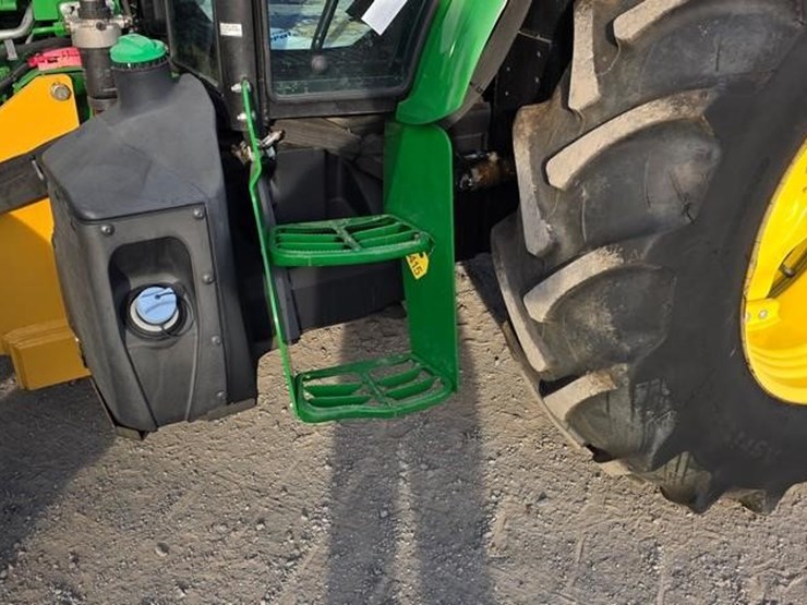 2019-john-deere-5100e-image-35