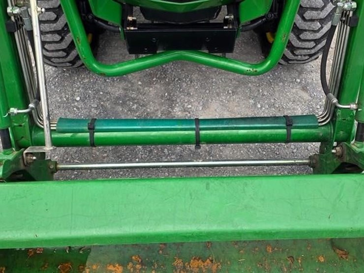 2014-john-deere-1025r-image-25