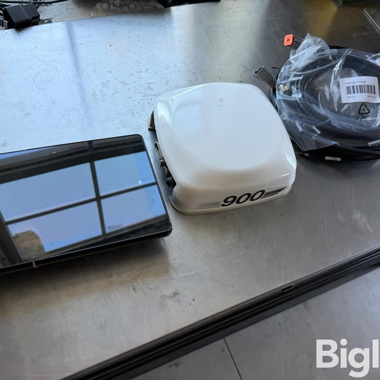 2021 Trimble XCN-1050 & Nav-900 Globe & Display