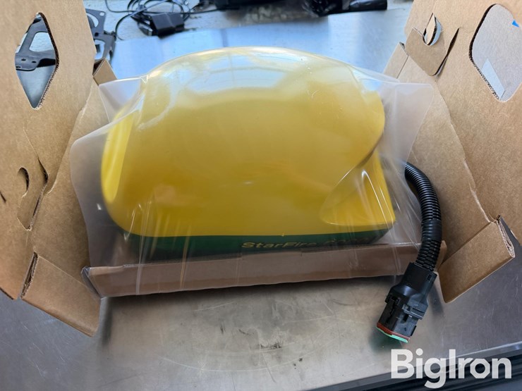 john-deere-starfire-600-globe-image-8