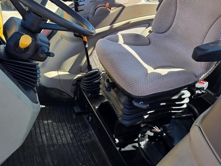 2019-john-deere-5100e-image-57