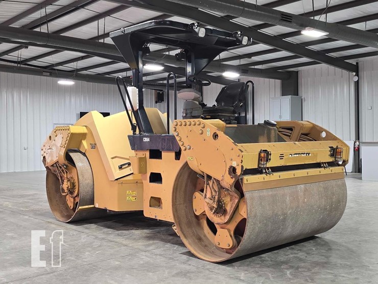 2009-caterpillar-cb64-image-2