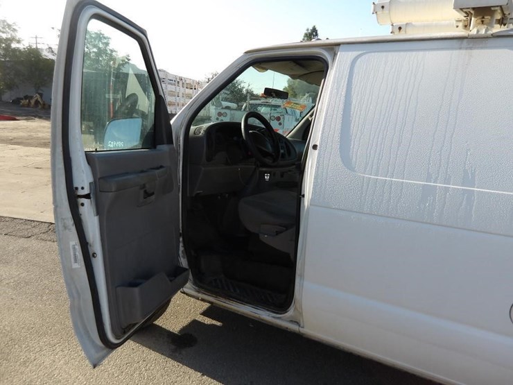 2002-ford-e350-image-15