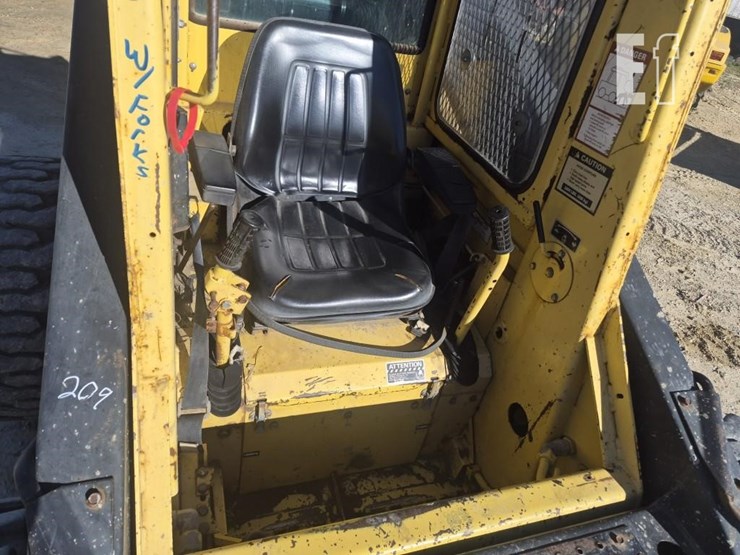 new-holland-l781-image-10
