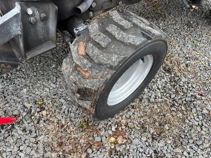 2022-mahindra-emax-25l-tractor-image-14