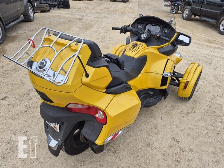 2013-can-am-spyder-rt-image-3