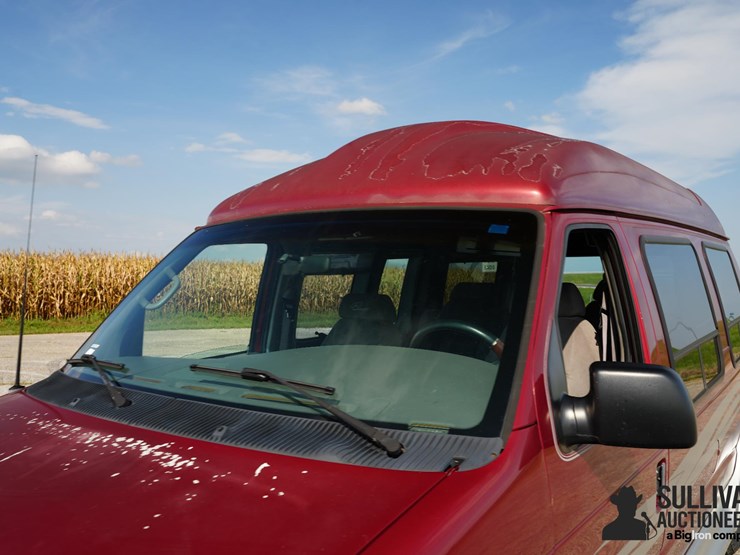 run-#22---2002-ford-conversion-chariot-van-image-11