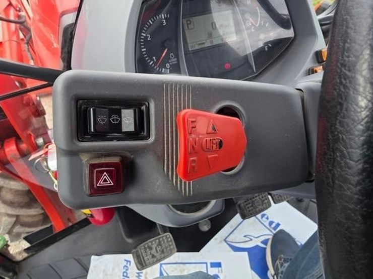 2017-kubota-m5-091d-image-70