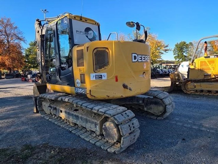 2015-deere-135g-image-4
