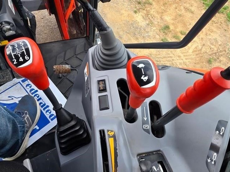 2017-kubota-m5-091d-image-65