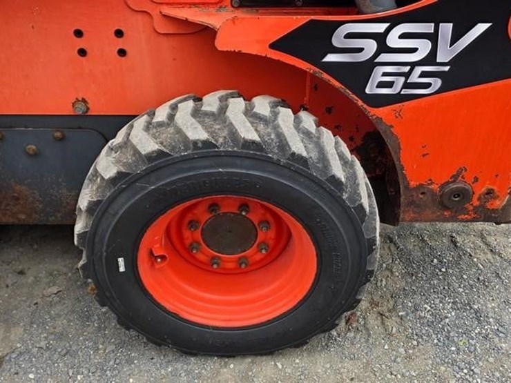 2016-kubota-ssv65-image-14
