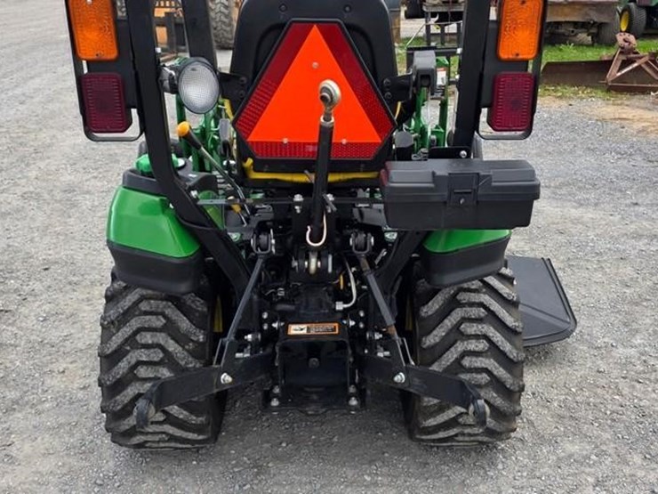 2014-john-deere-1025r-image-14