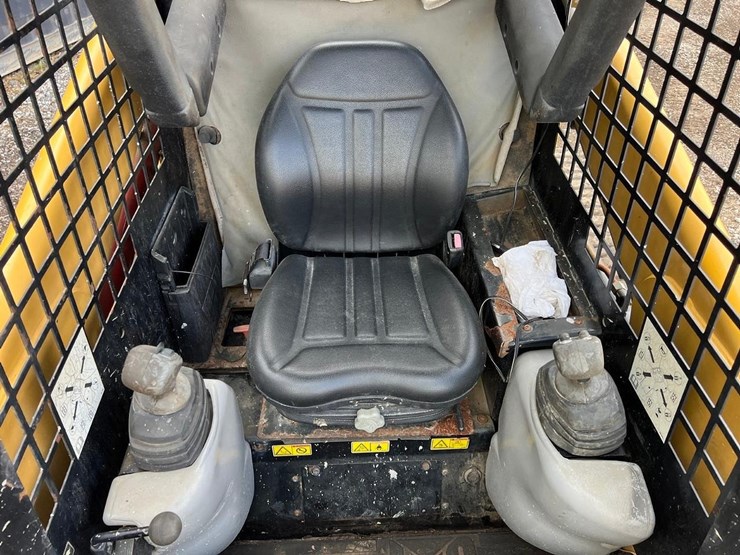 2006-caterpillar-277b-skid-steer-loader-image-17