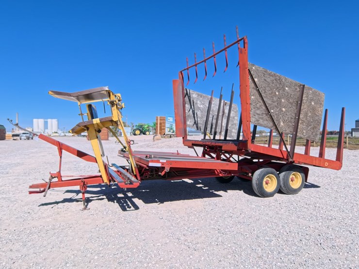 #1029-•-new-holland-1033-small-square-bale-stacker-image-2