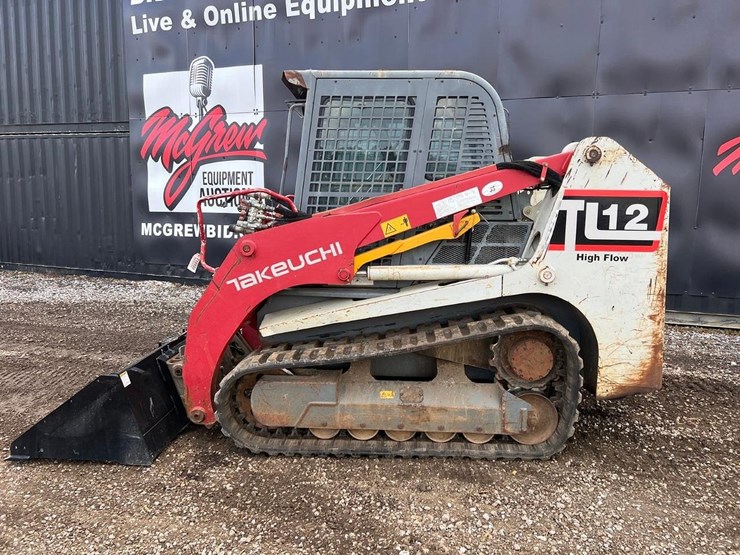 2014-takeuchi-tl12-skid-steer-loader-image-3