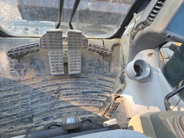 2015-deere-135g-image-74
