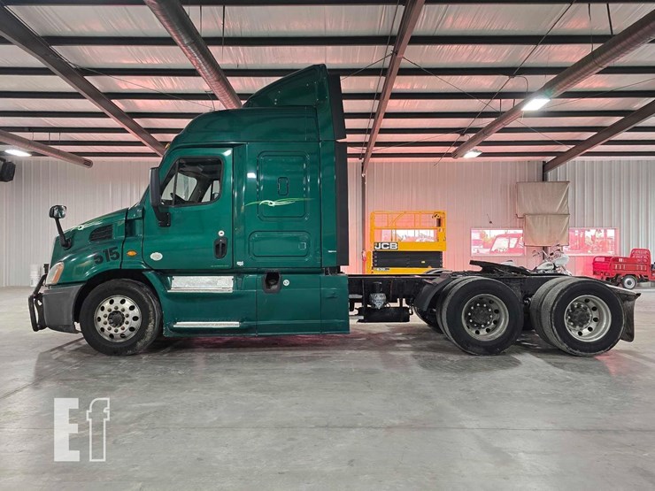 2018-freightliner-cascadia-113-image-5