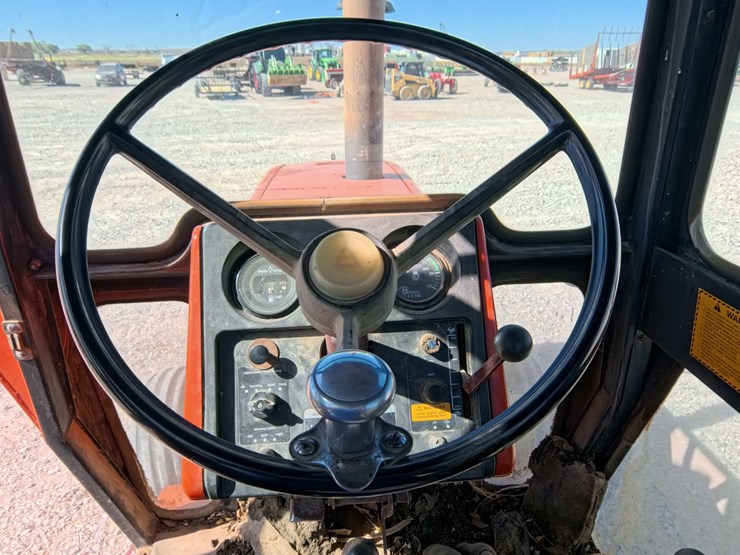#1026-•-allis-chalmers-7000-tractor-image-30