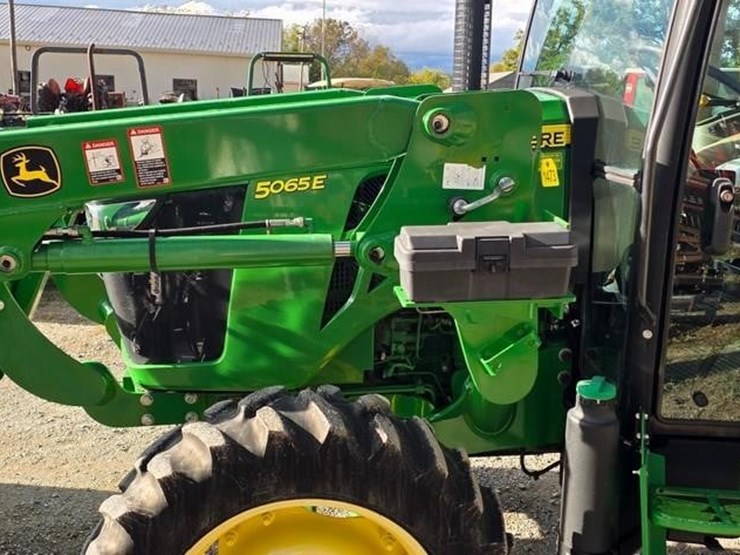 2016-john-deere-5065e-image-11