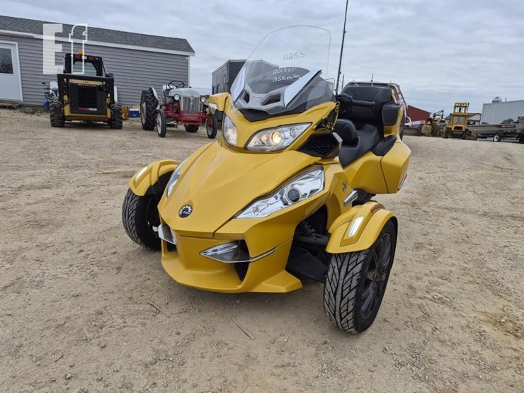 2013-can-am-spyder-rt-image-1