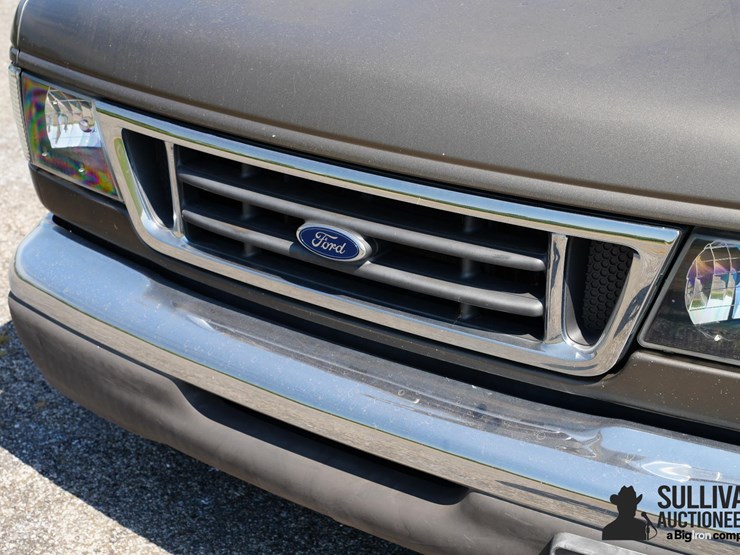 run-#23---2003-ford-e150-conversion-van-image-10