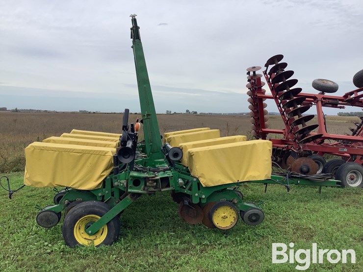 john-deere-7200-8r38-planter-image-4