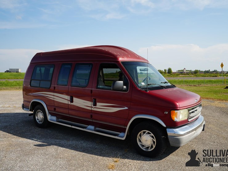 run-#22---2002-ford-conversion-chariot-van-image-3