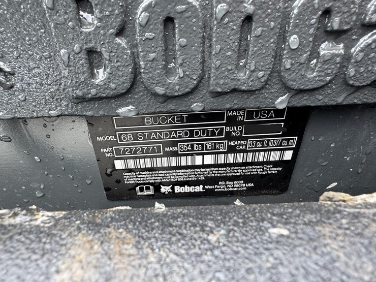 bobcat-68"-standard-duty-skid-steer-bucket-image-7