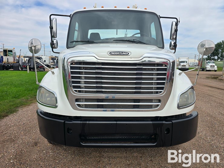 2012-freightliner-m2-112-t/a-truck-tractor-image-2