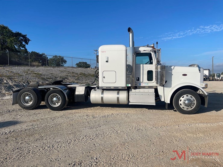 2013-peterbilt-388-image-2