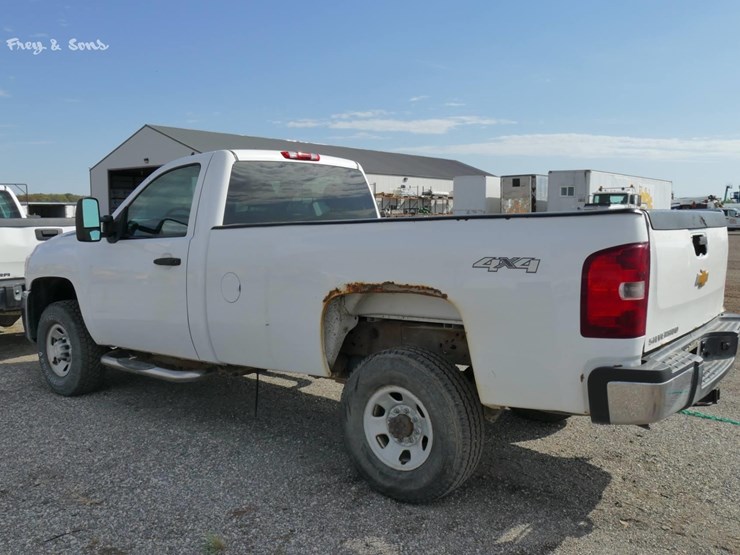 2009-chevrolet-3500-image-2