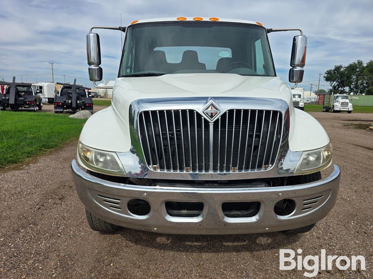 2003-international-4300-s/a-service-truck-w/auto-crane-image-2