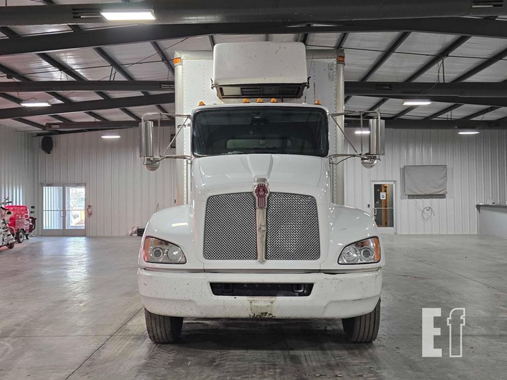 2010-kenworth-t300-image-7