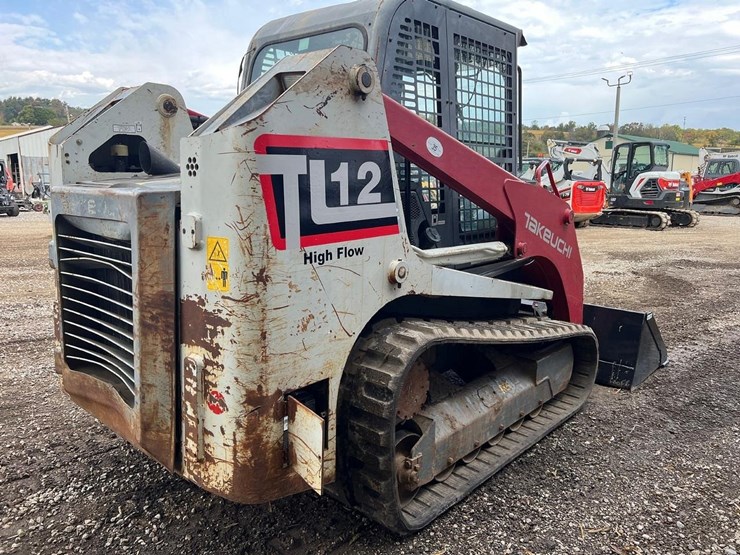 2014-takeuchi-tl12-skid-steer-loader-image-8