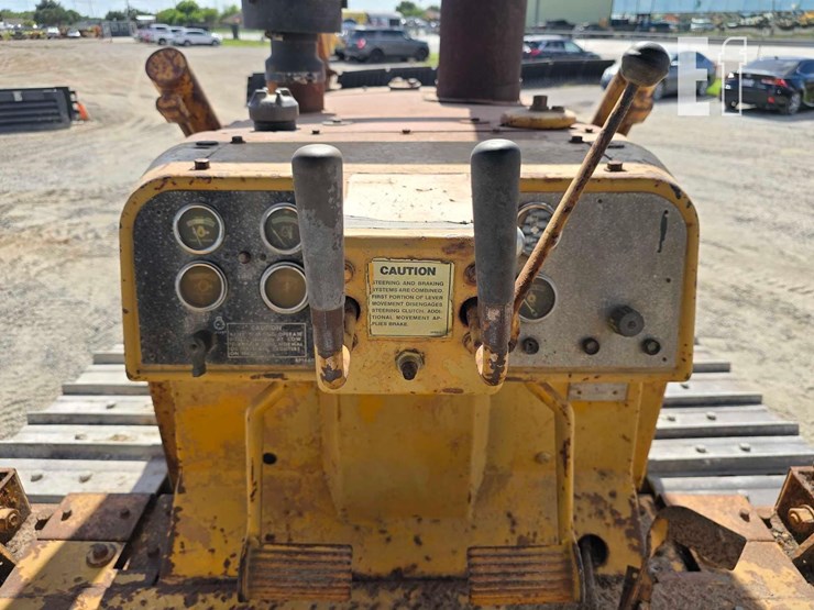 caterpillar-d6d-image-16