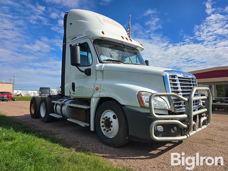 2019-freightliner-cascadia-125-t/a-day-cab-truck-tractor-image-3