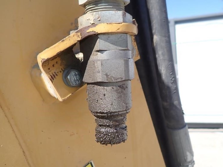 caterpillar-450e-image-18
