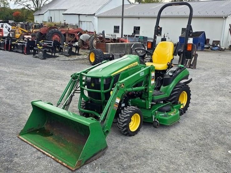 2014-john-deere-1025r-image-1