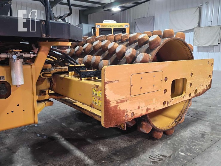2012-caterpillar-cp54b-image-11
