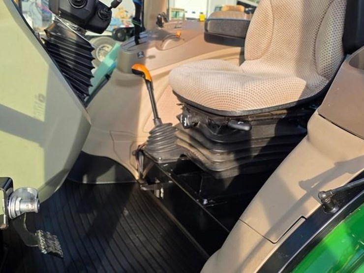 2019-john-deere-5100e-image-58